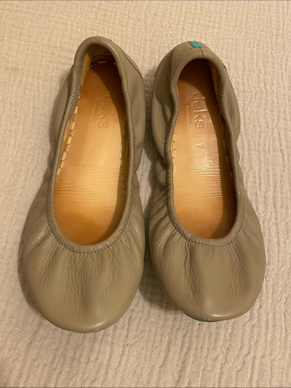 Tieks Taupe Leather Ballet Flats — Neutral Slip-Ons. Size 7